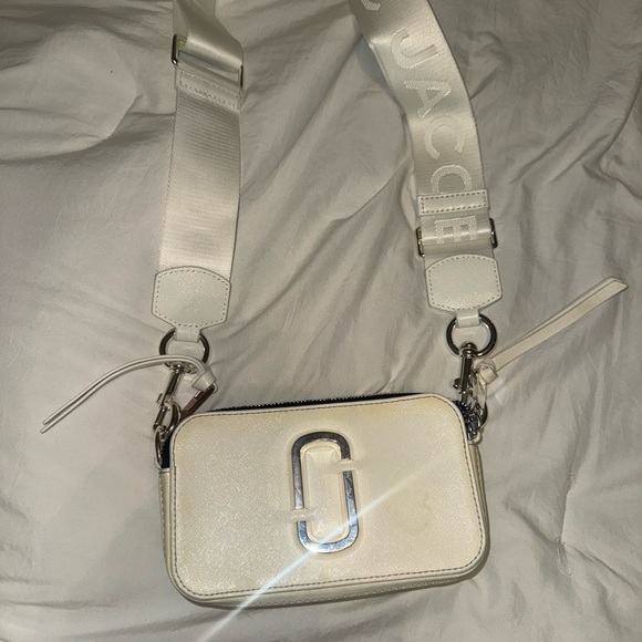 Marc Jacobs Handbags - Read description- Marc Jacobs White Crossbody Camera Bag